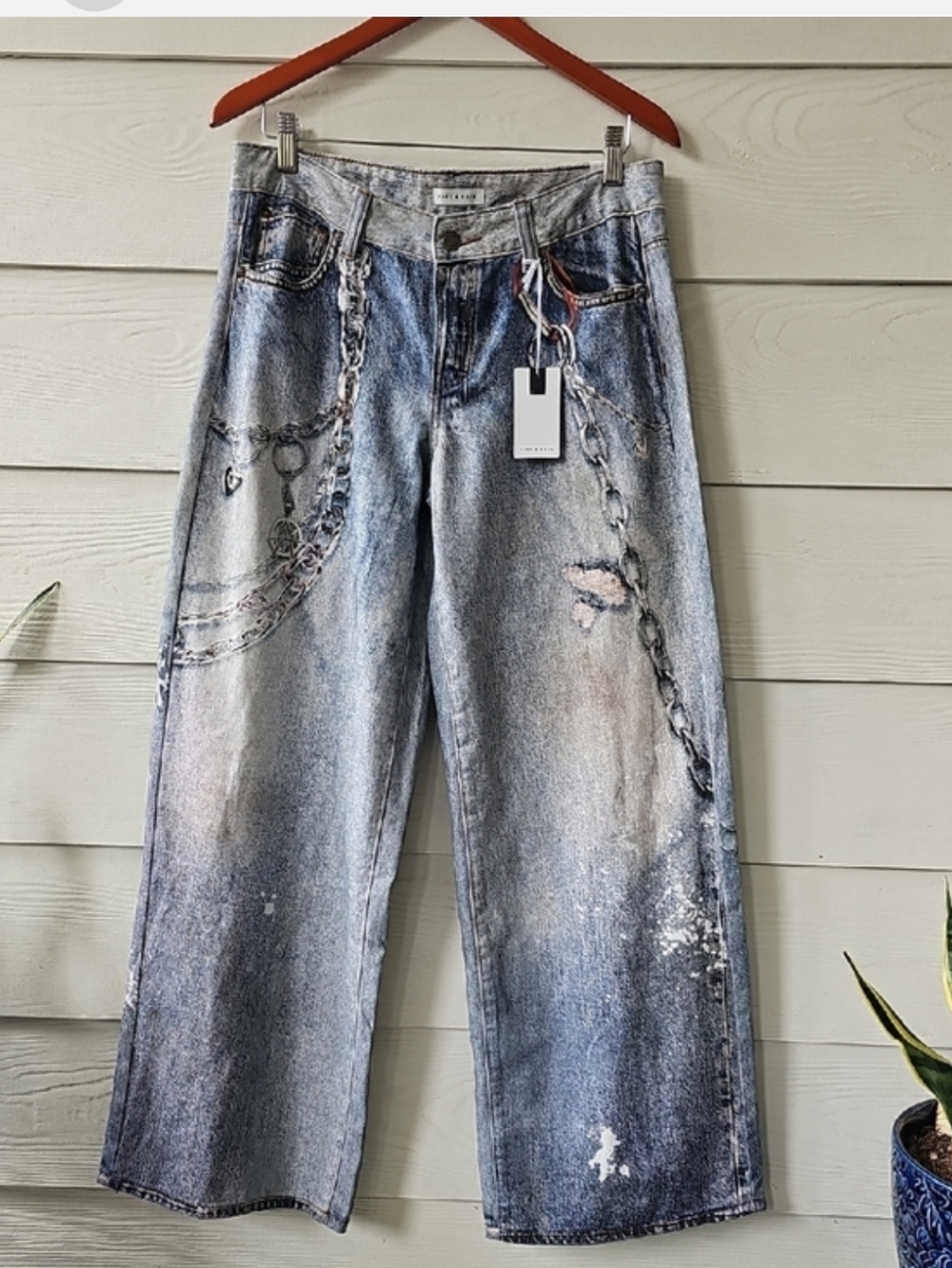 ​NWT Fire & Rain Wide Leg Chain Print Distressed Graphic Jeans.